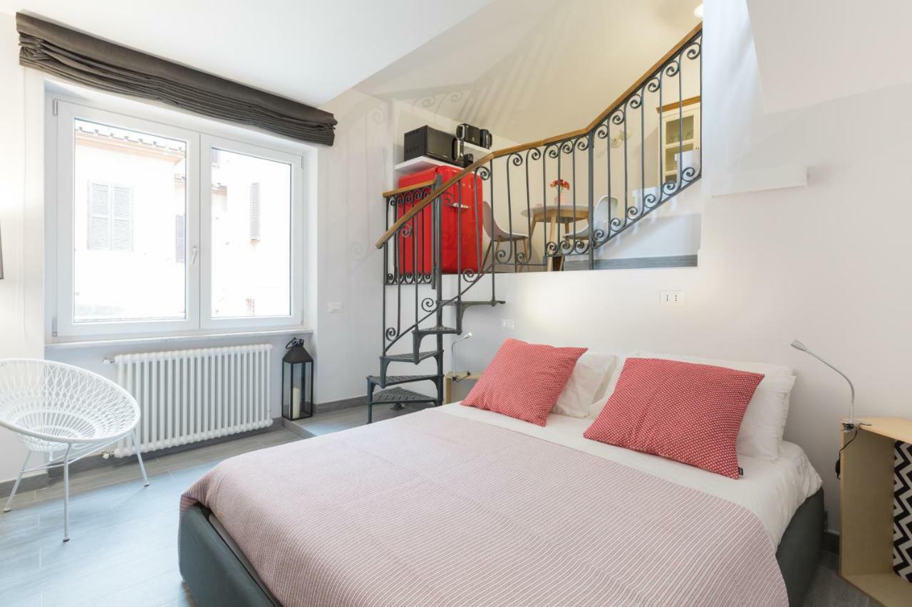 Quiet Pied A Terre With Terrace In Borgo Pio Appartement Rome Buitenkant foto