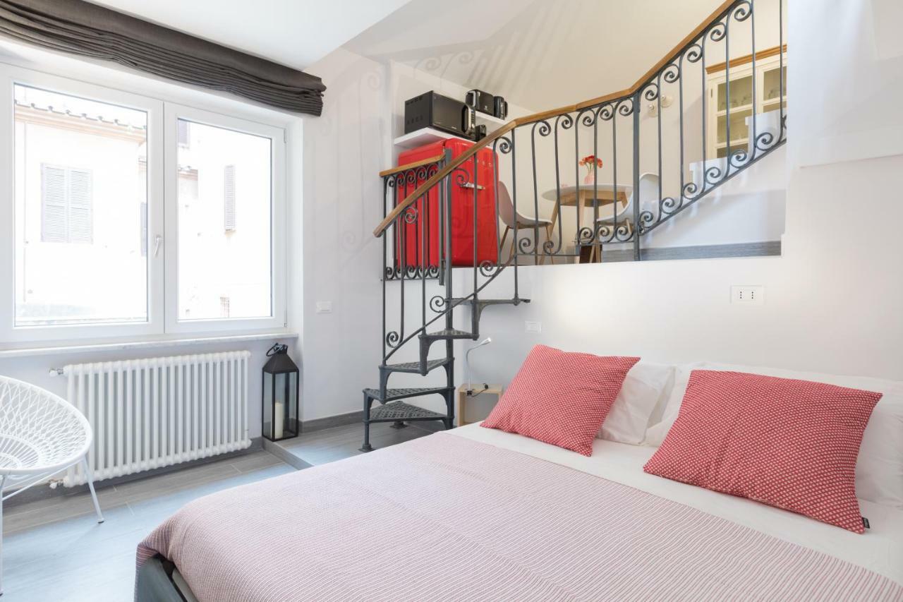 Quiet Pied A Terre With Terrace In Borgo Pio Appartement Rome Buitenkant foto