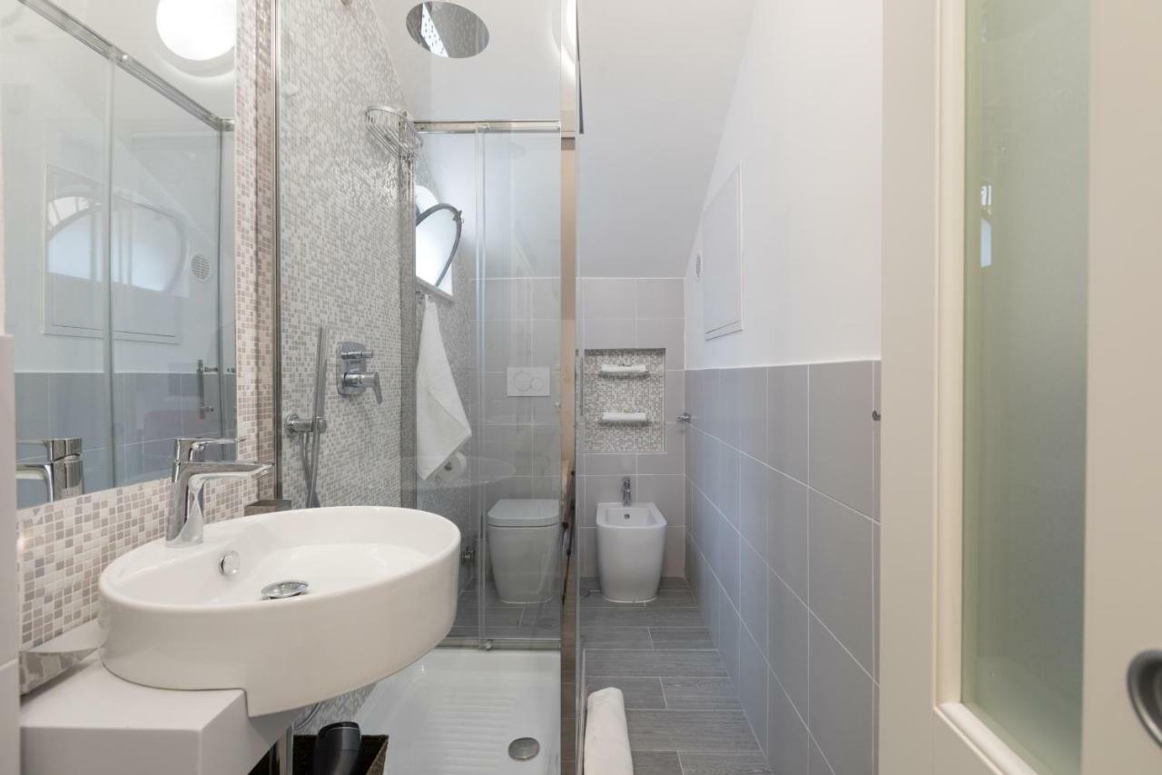 Quiet Pied A Terre With Terrace In Borgo Pio Appartement Rome Buitenkant foto